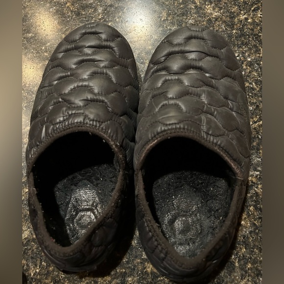 Women’s North Face Thermoball Traction Mule Slippers - Picture 2 of 3
